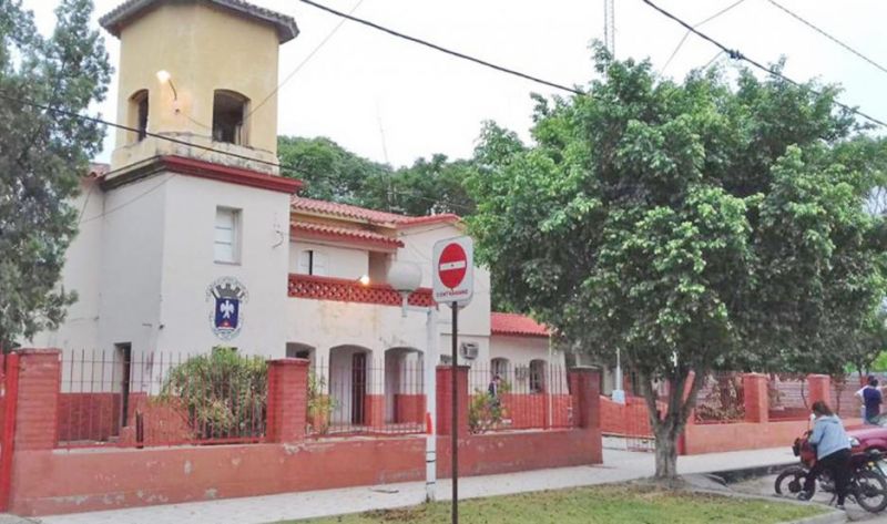 Unas 40 personas se reunieron para jugar al fútbol y escaparon cuando llegó la Policía