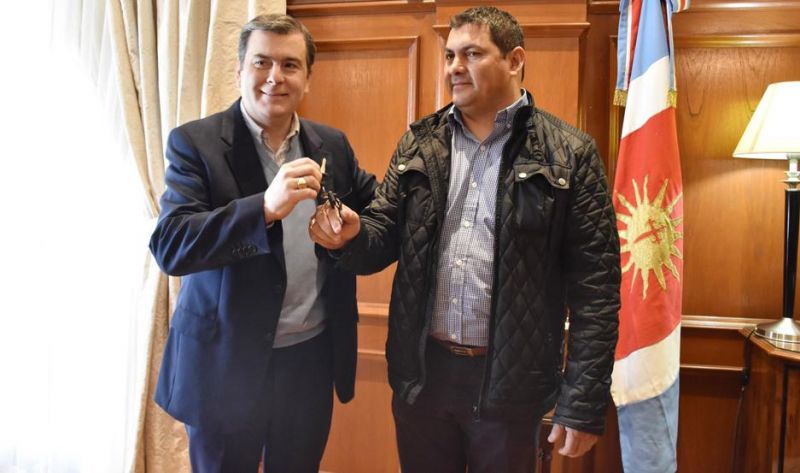 Zamora entregó camión tanque a la Comisión Municipal de Sacháyoj
