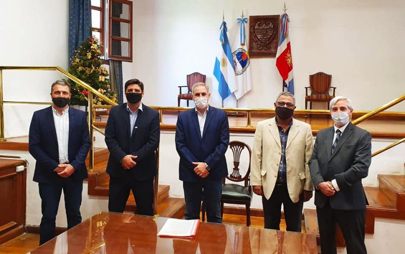 Firmaron convenio para emitir licencia nacional de conducir en municipios del interior