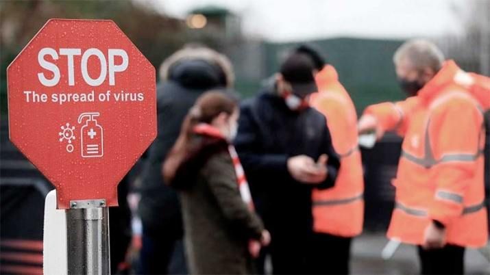 Inglaterra podría regresar al confinamiento total después de las Fiestas