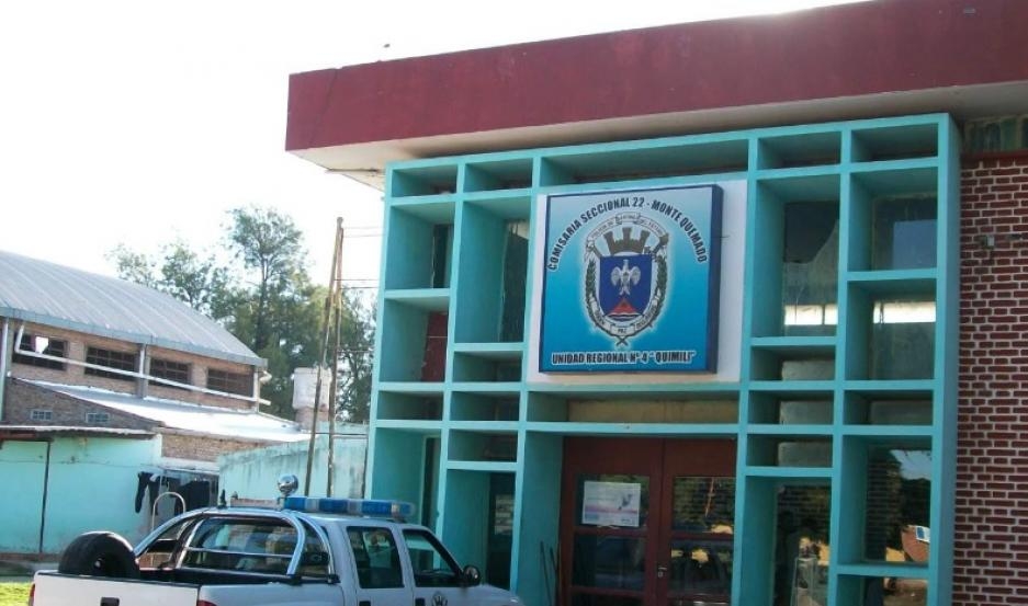 Atacó a trompadas y patadas a su pareja, pero la salvó su hijo