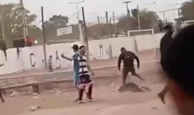 Un Policía se encuentra en grave estado tras sufrir una salvaje golpiza en un partido de fútbol