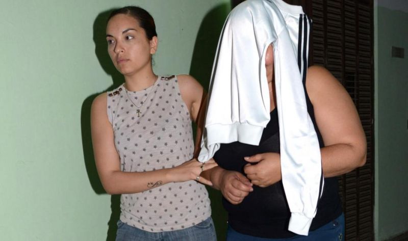Abandonó a sus cuatro hijos, violó la cuarentena y se instaló en casa de su novio