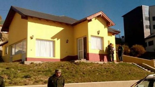 MEDIDA Denuncian usurpación y robos en viviendas de Báez en El Calafate FOTOS