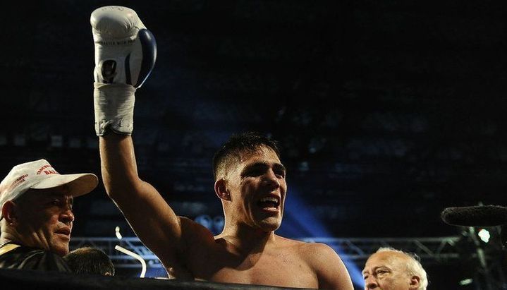 El boxeador argentino Brian Castaño se consagró campeón del mundo