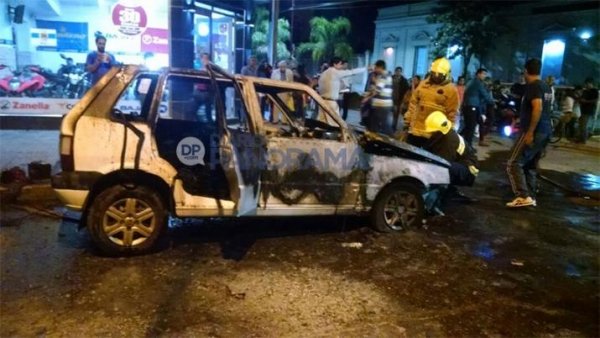Salió de cargar GNC y a las pocas cuadras fue consumido por las llamas
