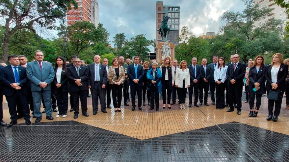 Autoridades locales conmemoraron el 25 de Mayo con un acto en la Plaza Libertad