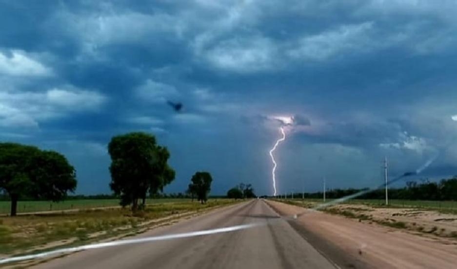 Rige el alerta amarillo por tormentas fuertes en Santiago y ocho provincias del norte y centro del país