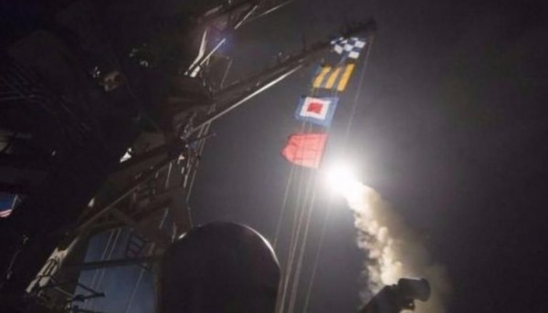 Estados Unidos lanza cerca de 60 misiles contra un aeródromo en Siria