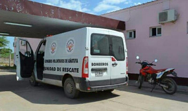 Dos menores manipulaban un arma de fuego, se escapó un disparo e impactó en uno de ellos