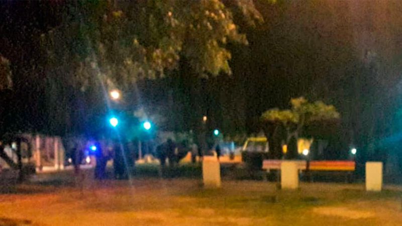 Investigan el fallecimiento de un joven en la plaza del Maestro
