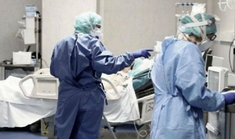 Santiago registró 426 nuevos casos de Covid y 10 personas fallecieron, entre ellas, dos mujeres de 22 y 28 años