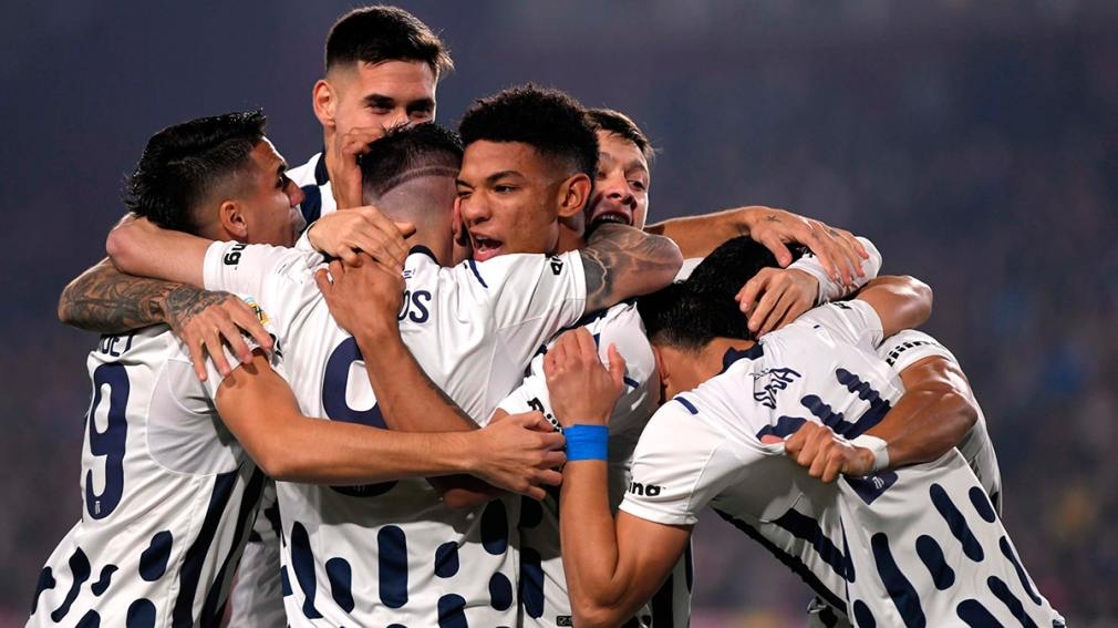 Talleres busca un triunfo ante Unión de Santa Fe en el partido que puede consagrar a River