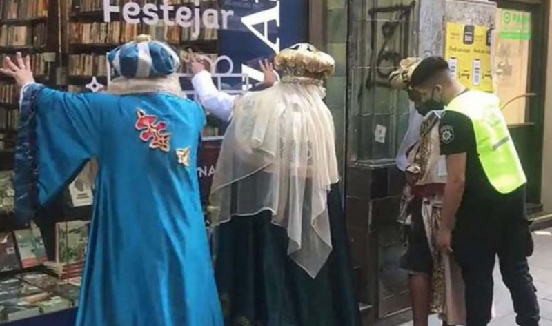 ¡Insólito!: Demoraron y cachearon a los Reyes Magos porque una mujer perdió su celular
