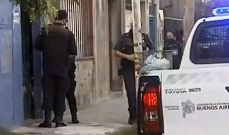 Un efectivo de la policía mató a su hija de 6 años mientras discutía con su pareja