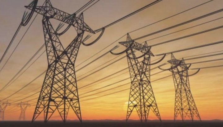 El Gobierno proyecta una baja en las tarifas de luz: a qué sectores beneficia
