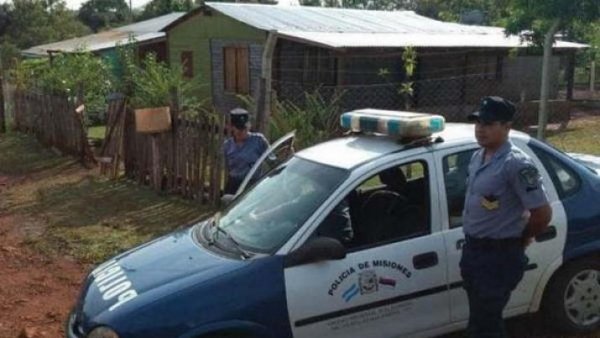 La mató a machetazos delante de sus 4 hijos