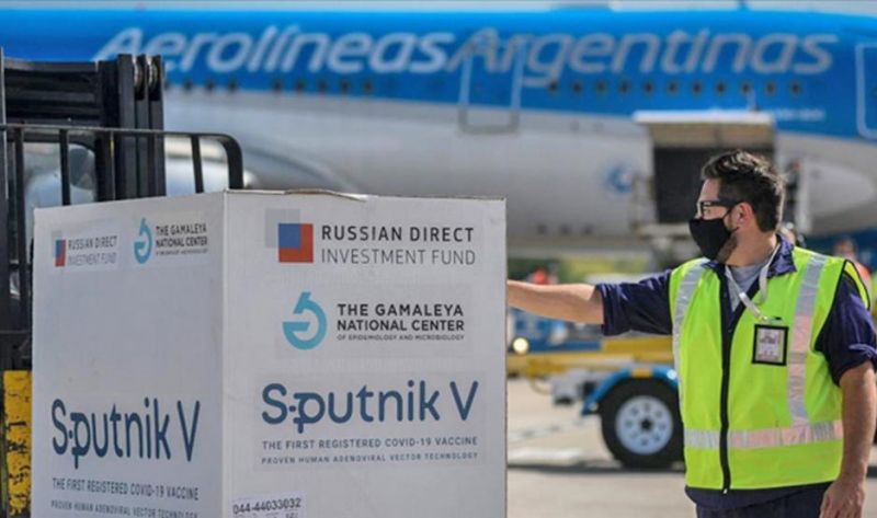 Quedan 220 mil segundas dosis de Sputnik para tres millones que recibieron la primera