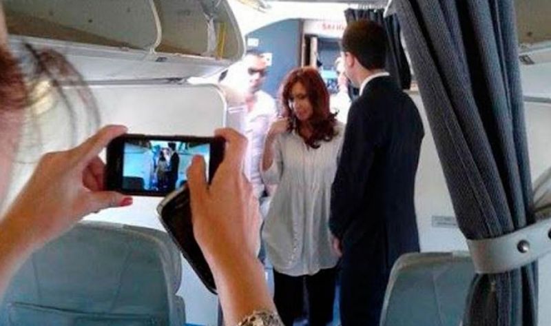 Vuelos de Cristina a El Calafate cuestan 18 veces más que un pasaje en primera en Aerolíneas Argentinas