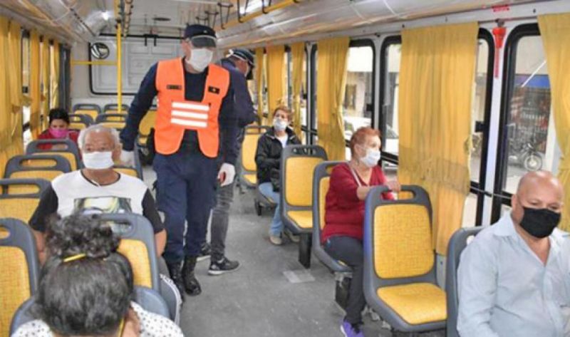 Desde hoy regresan los colectivos en Capital y Banda: de 6 a 22 y todos sentados
