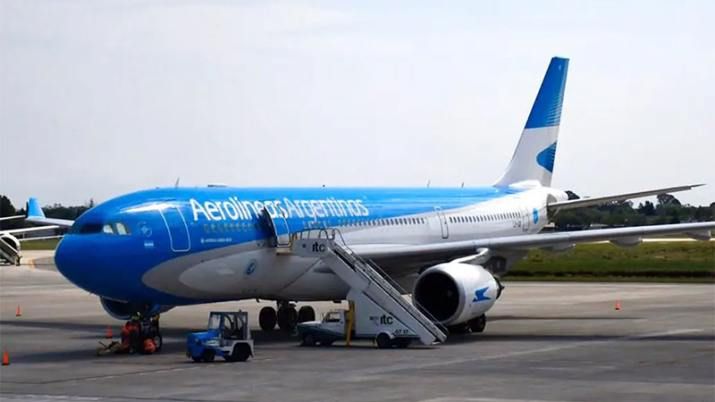 Trajeron un cadáver en un vuelo de repatriación y ocultaron que había muerto por coronavirus