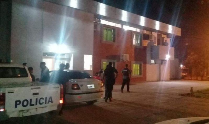 Un hombre fue detenido por intentar "coimear" a varios policías en un control