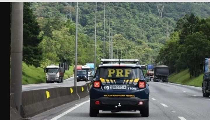 Iban de vacaciones a Brasil y se olvidó a su esposa en una estación de servicio