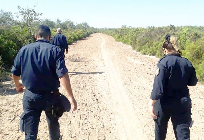 Unos cincuenta asistentes a carreras cuadreras huyeron al llegar la Policía