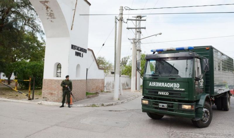 Cae banda de policías y civiles que expulsaba gente de tierras y filtraba información a narcos