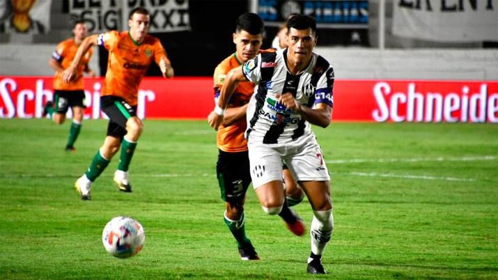 Central Córdoba reaccionó a tiempo y empató con Banfield en el Oeste