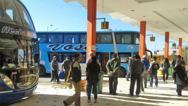 Colectivos de larga distancia paran por tiempo indeterminado