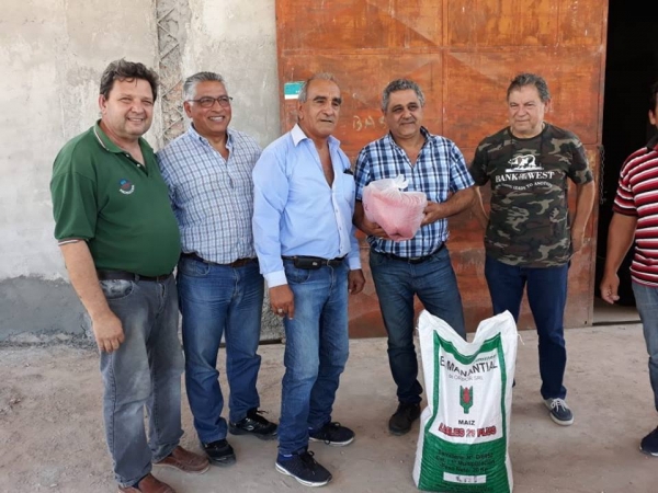 Entregan semillas a productores del departamento Alberdi