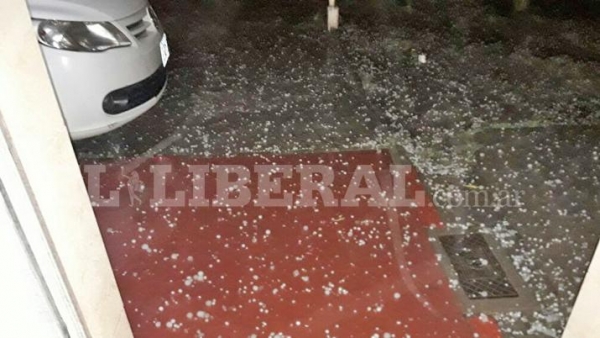 Una intensa tormenta con granizo azotó a Fernández