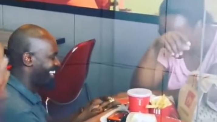 Se burlaron por la propuesta de matrimonio y empresas le regalan la boda