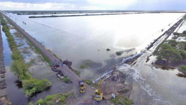 Vecinos de El Cuadrado rodeados por el agua de las intensas lluvias