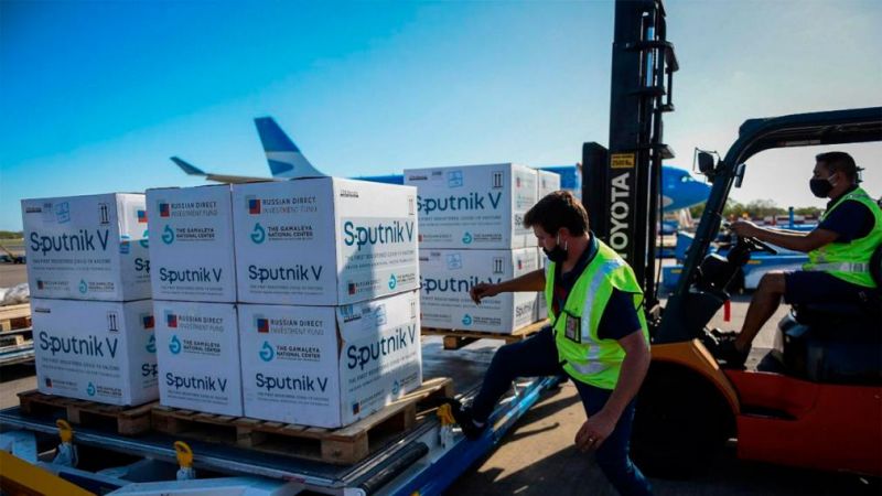 Dos nuevas cargas de vacunas contra el coronavirus llegan a la Argentina
