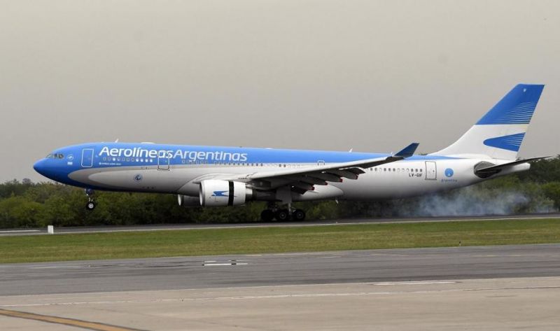 Aerolíneas Argentinas anunció que transportará a más de 180.000 pasajeros durante este fin de semana largo