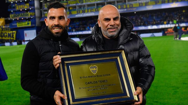 Tevez volvió a La Bombonera y recibió el cariño de la familia boquense