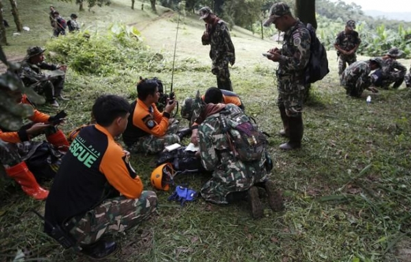 Arrancó la operación de rescate de los niños atrapados en una caverna de Tailandia