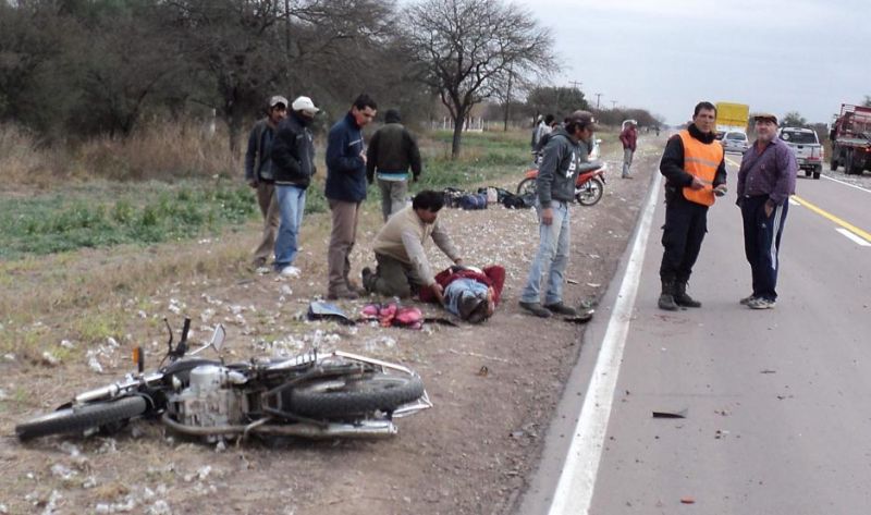 Motociclista salía de trabajar y murió al chocar con un perro