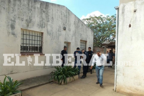 PAMPA DE LOS GUANACOS: Allanamiento en la casa de Julián Ruiz: Secuestran CPU, cámaras de video, pendrives y buscan un automóvil