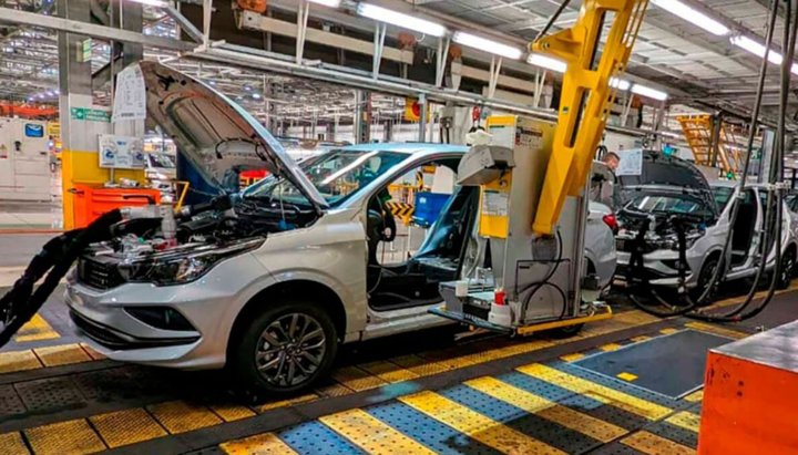 Nissan-Renault y Mercedes Benz abrieron un plan de retiros voluntarios por la caída en la actividad