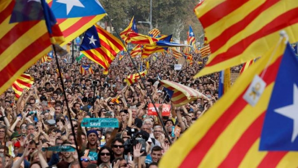 El parlamento catalán aprobó su independencia