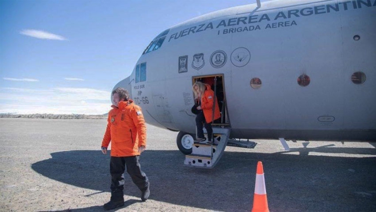 Milei llegó a la Antártida y visitó las bases Marambio y Esperanza