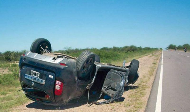 Cinco menores y tres mayores resultaron heridos tras el vuelco de una camioneta