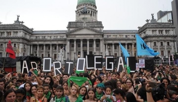 Unas 50 mil mujeres son internadas cada año por complicaciónes en abortos