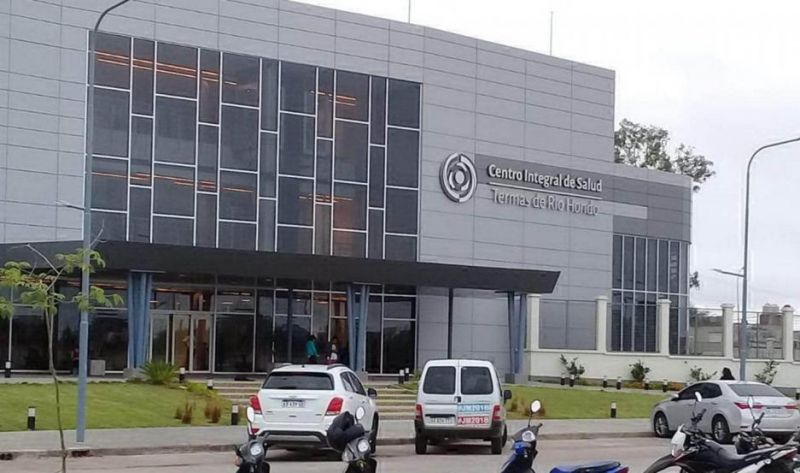 Una mujer quemó con agua hervida y golpeó brutalmente a su sobrina