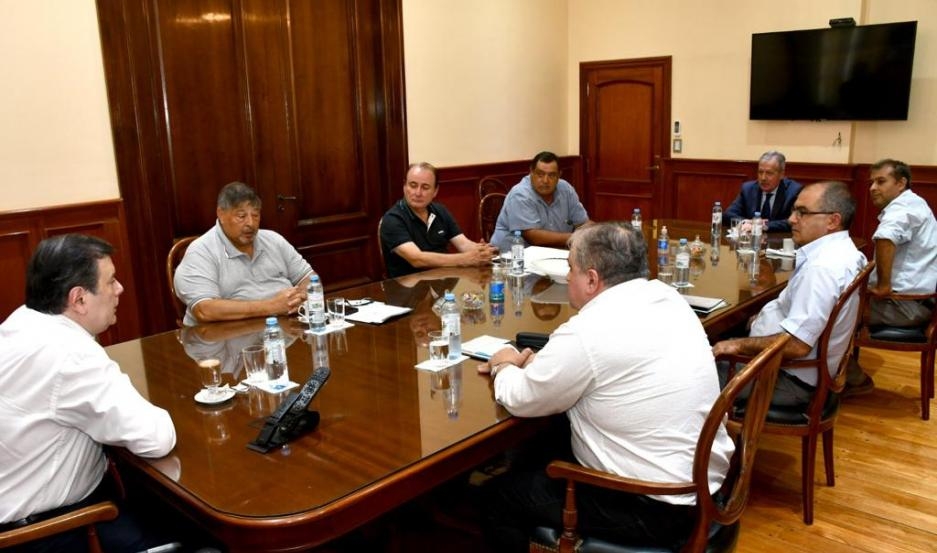 Reunión del Gobernador con representantes gremiales de Santiago del Estero