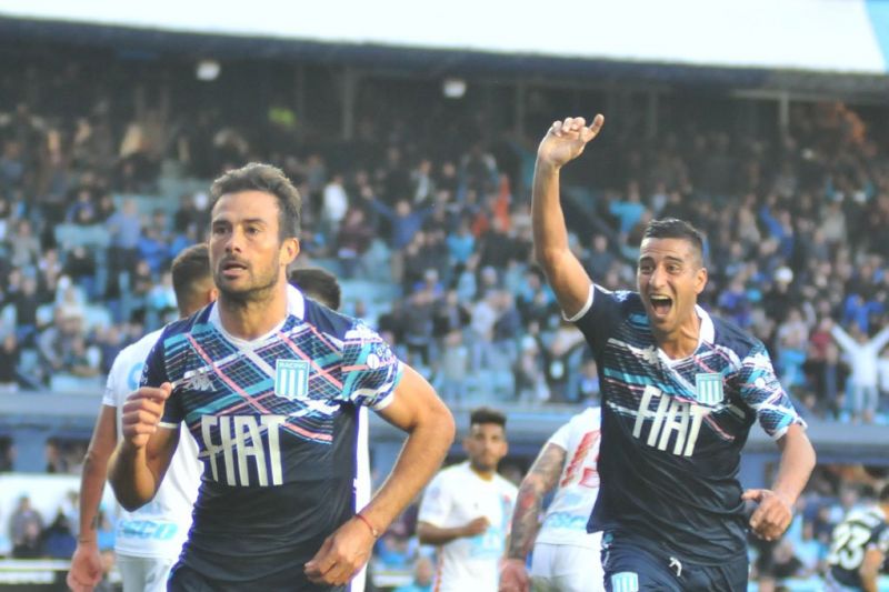 Racing logró su tercera victoria consecutiva ante Arsenal