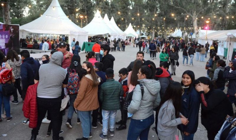 Cientos de santiagueños disfrutaron del primer fin de semana del mes aniversario de nuestra ciudad